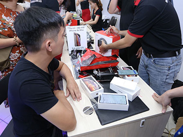 iPhone XS và XR chính hãng bắt đầu bán ở Việt Nam
