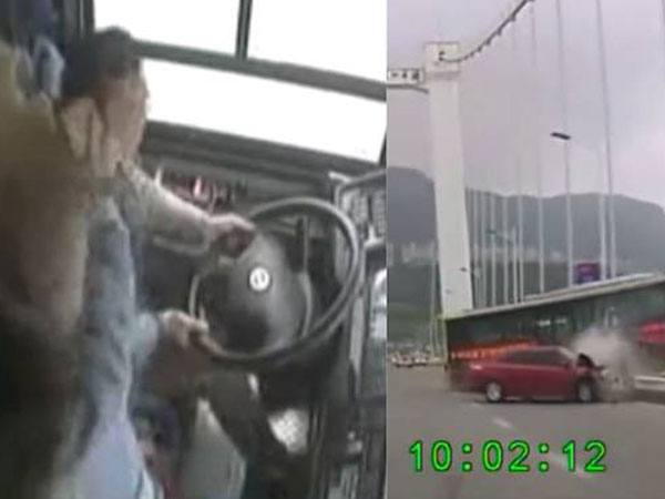 Video Hành khách đánh tài xế, xe buýt lao xuống sông ở Trùng Khánh