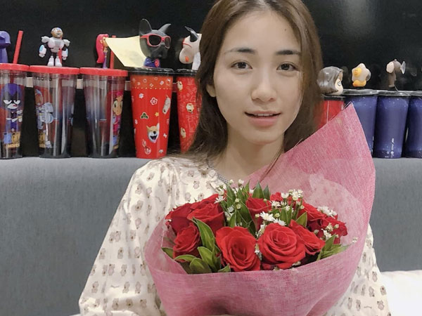 Bạn trai đăng tải hình ảnh Hòa Minzy nhợt nhạt sau 3 ngày phẫu thuật dạ dày