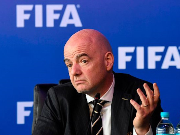 Báo Đức: UEFA lạm quyền, để PSG và Man City lộng hành