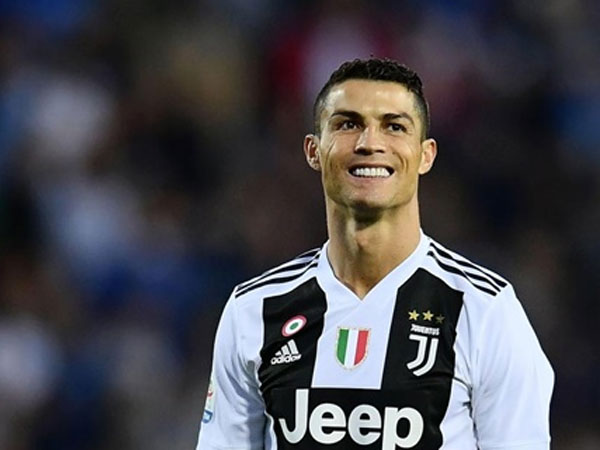 Matuidi: 'Ronaldo tập như điên từ ngày đến Juventus'
