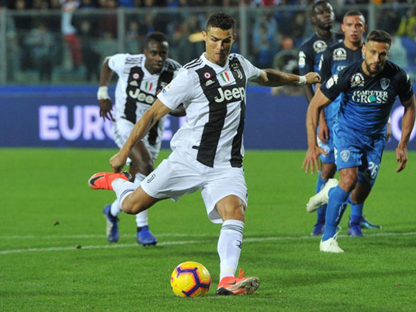 Ronaldo bị tước quyền sút phạt ở Juventus