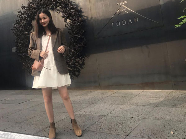 Đáng đầu tư nhất trong tủ đồ thu đông năm nay của nàng công sở chính là ankle boots!