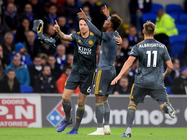 Leicester thắng trận đầu tiên sau vụ rơi máy bay của ông Vichai