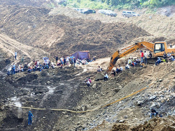 2 phu vàng mắc kẹt trong hang: Tạm giữ hình sự chủ mỏ vàng