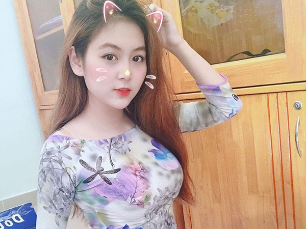 Từng là người mẫu nội y, cô giáo hotgirl đang khiến MXH Việt dậy sóng