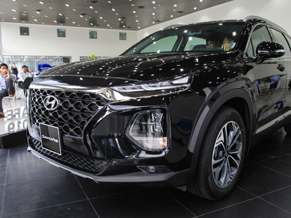 Hyundai SantaFe đầu tiên về đại lý tại TP.HCM