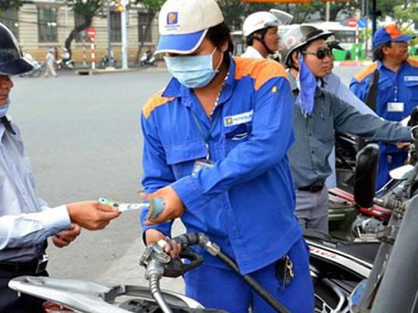 Giá bán xăng quá thấp gây bất ổn thị trường Việt Nam?