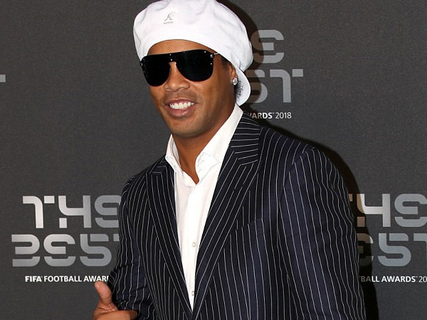 Ronaldinho vỡ nợ, tài khoản chỉ còn 5 bảng