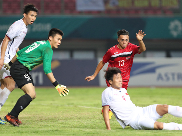 Tuyển Việt Nam mặc trang phục trắng ở trận ra quân AFF Cup