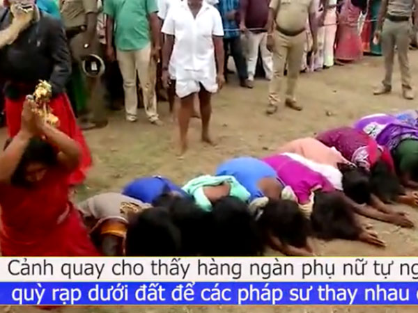 Video: 5000 phụ nữ xếp hàng để nhận đòn roi từ pháp sư vì trừ tà