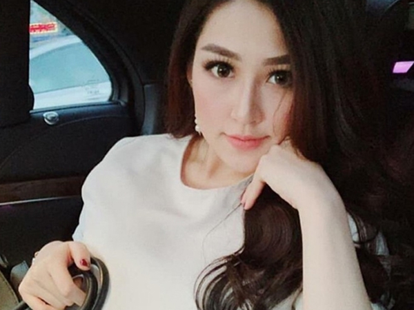 Á hậu Tú Anh liên tục lộ ảnh vòng 2 lớn trước nghi vấn mang bầu