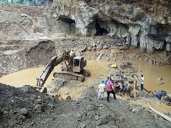 Hai phu vàng mắc kẹt trong hang ở Hòa Bình: Phần nghìn tia hy vọng