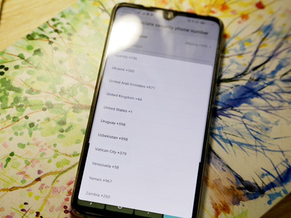 Huawei bị tố 'gây khó' cho người dùng Việt Nam