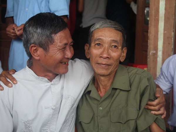 'Liệt sĩ' trở về sau 25 năm, bật khóc khi người thân đã mất