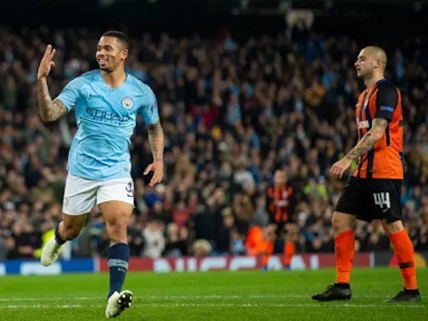 Man City ghi sáu bàn trận thứ hai liên tiếp