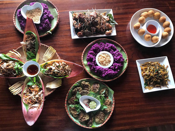 Mang không quá 200k đi chợ, mẹ trẻ 3 con khiến ai nấy sững sờ vì mâm cơm sang trọng, đẹp mắt như nhà hàng