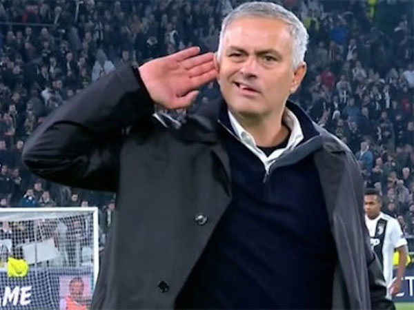 Mourinho: 'CĐV Juventus sỉ nhục gia đình tôi suốt 90 phút'