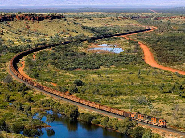Tàu hỏa Australia tự di chuyển hàng trăm km/h dù không có tài công