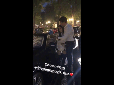Ca nương Kiều Anh lại khiến dân tình 'ghen tỵ' khi được ông xã quỳ gối giữa đường tặng xế hộp