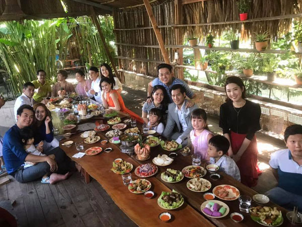 Đại gia đình 'Gạo nếp gạo tẻ' hội ngộ không thiếu một ai nhưng khán giả choáng váng vì sự xuất hiện của hàng loạt nhân vật lạ