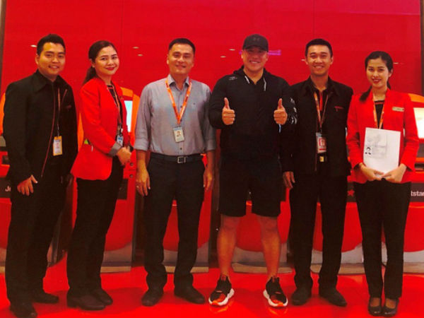 Đến TP HCM, du khách Mỹ bỏ quên hơn 233 triệu đồng trên máy bay