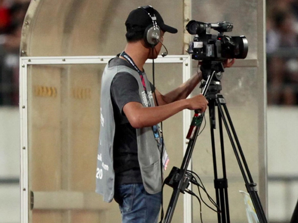 Khán giả ức chế tột độ vì cameraman trận Lào - Việt Nam