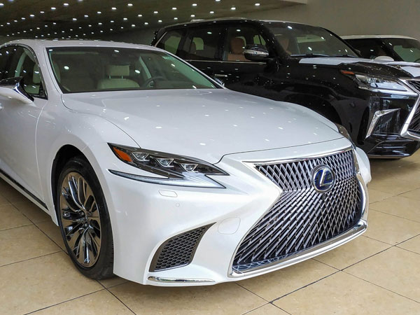 Lexus LS 500h bản 2019 đầu tiên về Việt Nam