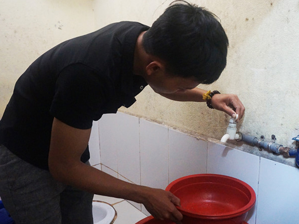 Người Đà Nẵng khổ vì thiếu nước sinh hoạt giữa mùa mưa