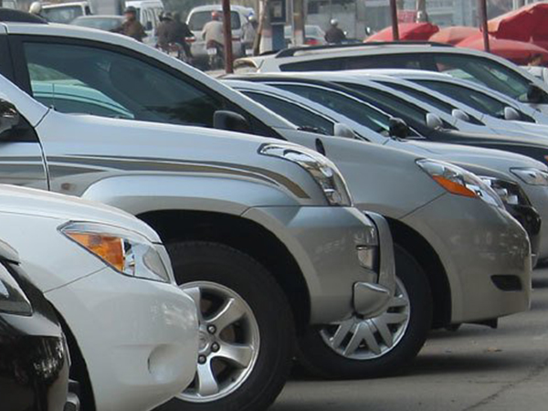 Ô tô cháy hàng: Ham xe đi Tết, đại lý thẳng tay ép giá, chém thêm 200 triệu