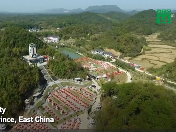 Video: Đại gia tộc gần 4.000 thành viên quây quần trong bữa ăn khổng lồ