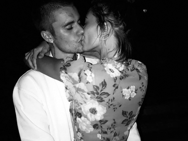 Có vẻ như đã quên Selena, Justin Bieber công khai đăng ảnh riêng tư nhạy cảm bên vợ chưa cưới