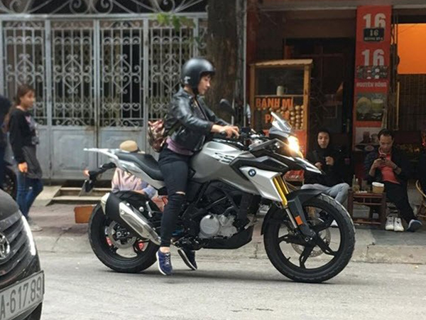 Danh tính cô gái mét rưỡi lái mô tô 200 triệu ở Hà Nội bị cánh mày râu dè bỉu