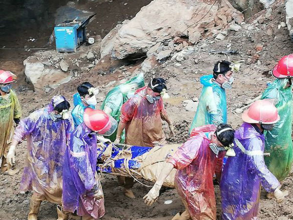 Tìm thấy một thi thể phu vàng sau 7 ngày kẹt trong hang ở Hòa Bình