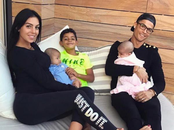 Người làm thuê kí điều khoản im miệng 70 năm sau khi Ronaldo chết