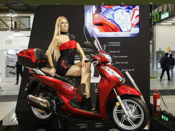 NÓNG: Vua tay ga 2019 Honda SH300i lộ diện, thêm tính năng mới