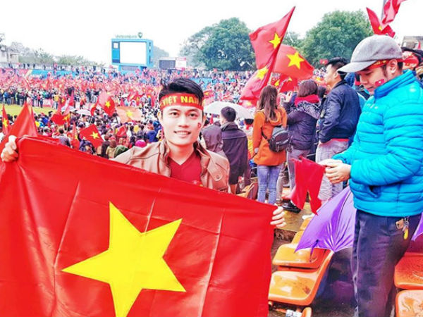 Thầy giáo Hải Phòng dùng tên Quang Hải, Tiến Dũng làm mã đề thi Vật lý