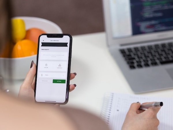 Apple sửa lỗi miễn phí iPhone X và MacBook Pro 13-inch