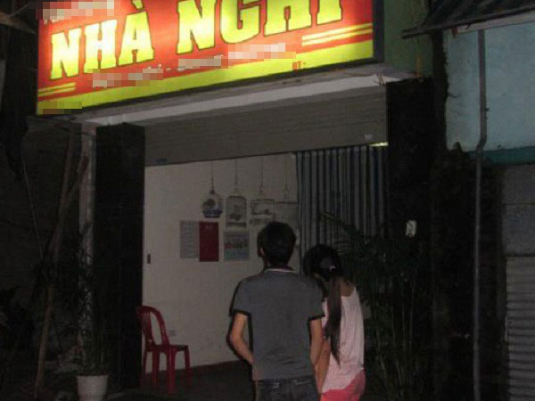 Bị bạn trai 18 tuổi rủ vào nhà nghỉ 'tâm sự', bé gái 13 tuổi về mách bố đi báo Cảnh sát