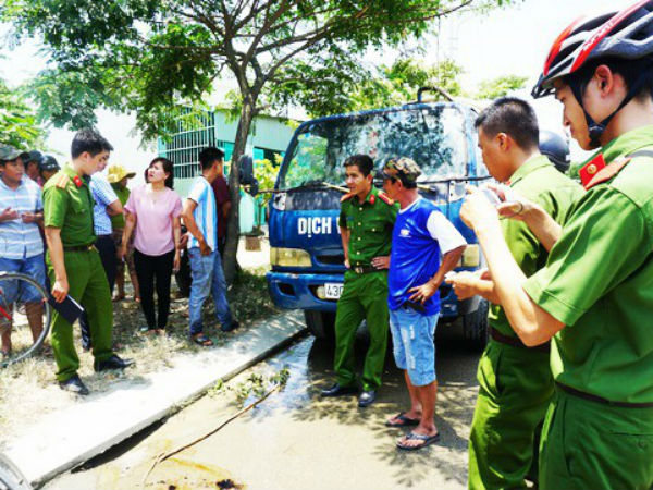 Đổ trộm nhớt thải xuống cống thoát nước, một tài xế bị phạt 100 triệu đồng