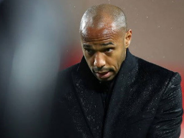 Henry cúi đầu nhìn Monaco bị PSG vùi dập trên sân nhà