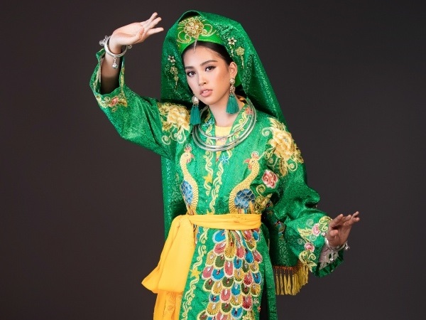 Miss World: Tiểu Vy xinh đẹp tự tin múa Chầu Văn 'Cô đôi thượng ngàn'