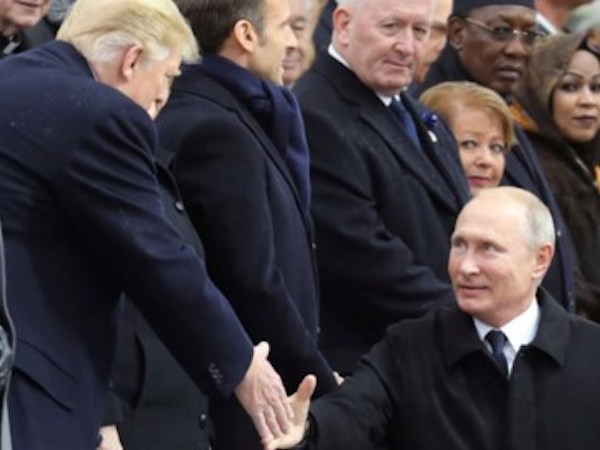 Nhà Trắng tiết lộ cuộc gặp chóng vánh giữa ông Trump và ông Putin ở Pháp