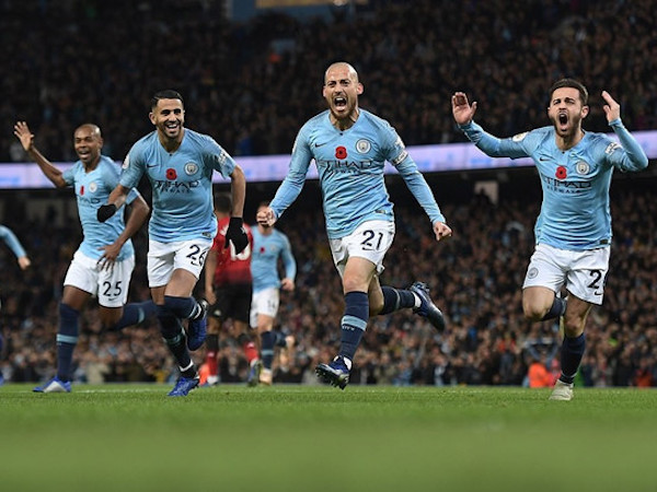 Ở Manchester bây giờ, MU chỉ biết ngước nhìn Man City