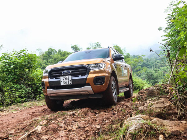 Bán tải Ford Ranger giữ ngôi vương bán chạy nhất Việt Nam
