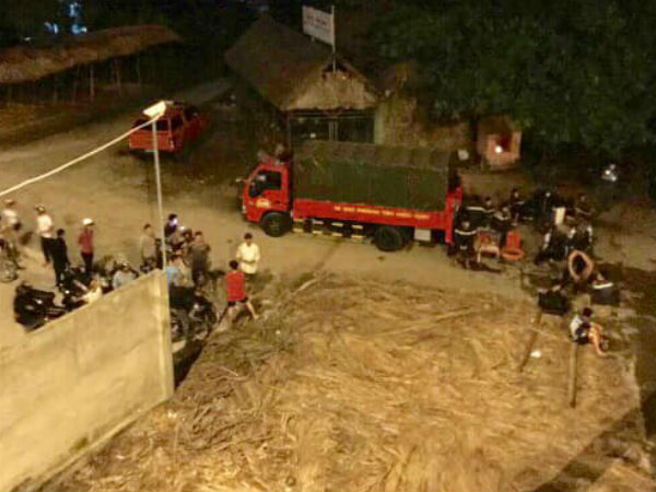 Lực lượng 'người nhái' trắng đêm lặn tìm nam thanh niên 28 tuổi nhảy sông Sài Gòn mất tích