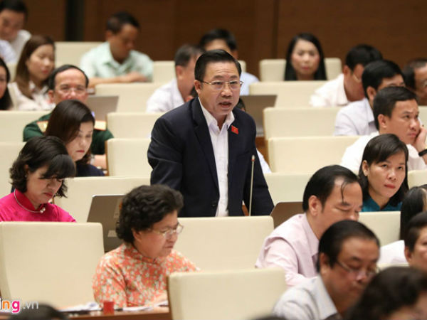 'Chủ tịch UBND tỉnh tiếp dân 9 phút, rồi đi nhậu'