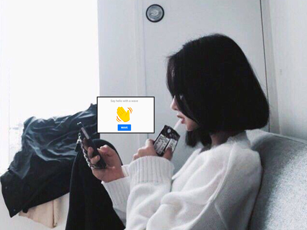 Phải làm gì khi lỡ bấm 'vẫy tay' với ex khi đọc lại loạt tin nhắn cũ trên Facebook?