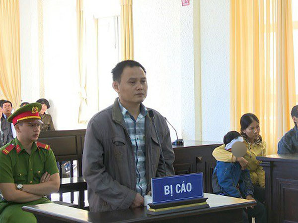 Sát hại vợ rồi uống rượu ngâm mã tiền tự tử nhưng bất thành