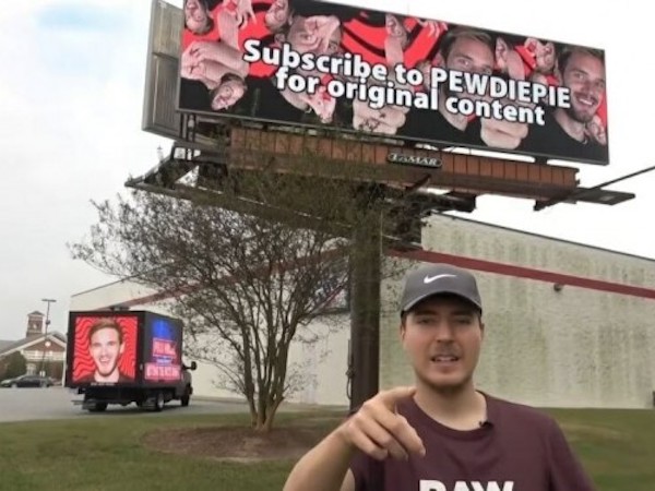 Người hâm mộ 'chiến đấu' kiên cường giữ ngôi ông hoàng YouTube cho PewDiePie